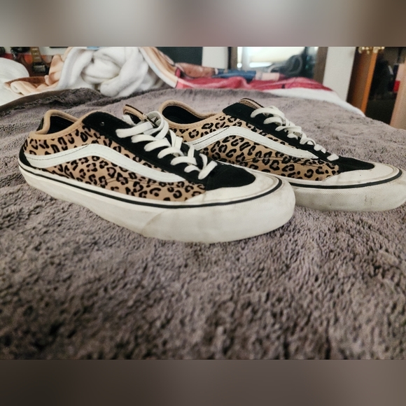 Leopard Vans - Picture 2 of 3